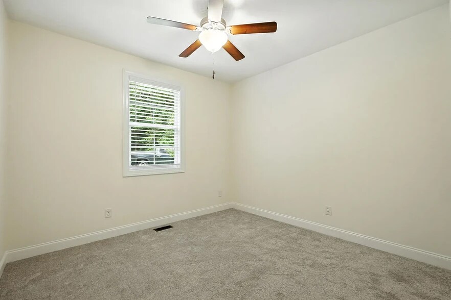 Building Photo - 1541 Louisiana Ln