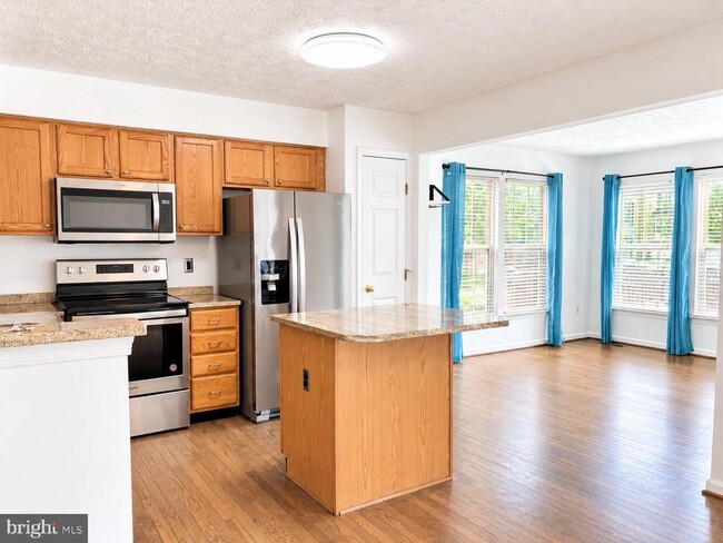 Building Photo - 8720 Thornbrook Dr