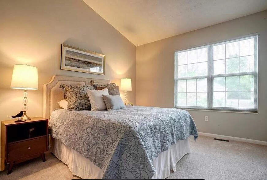 BEDROOM W VAULTED CEILING - 4223 Spyglass Hl