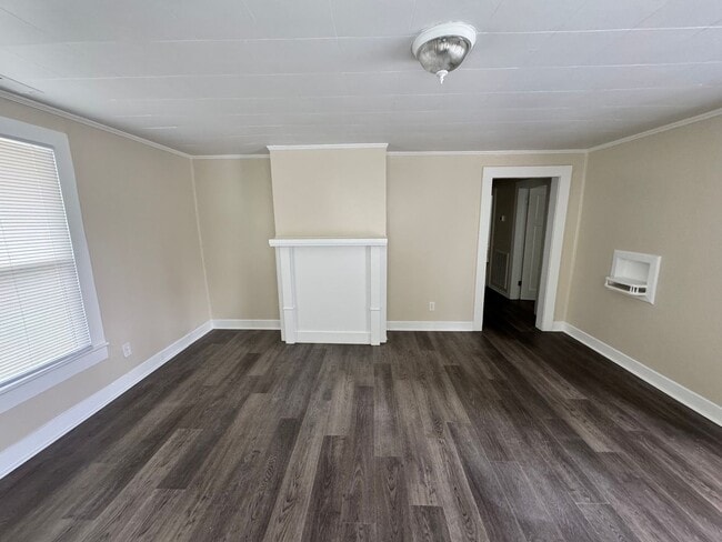 Building Photo - 2/1 House currently being remodeled. Shoul...
