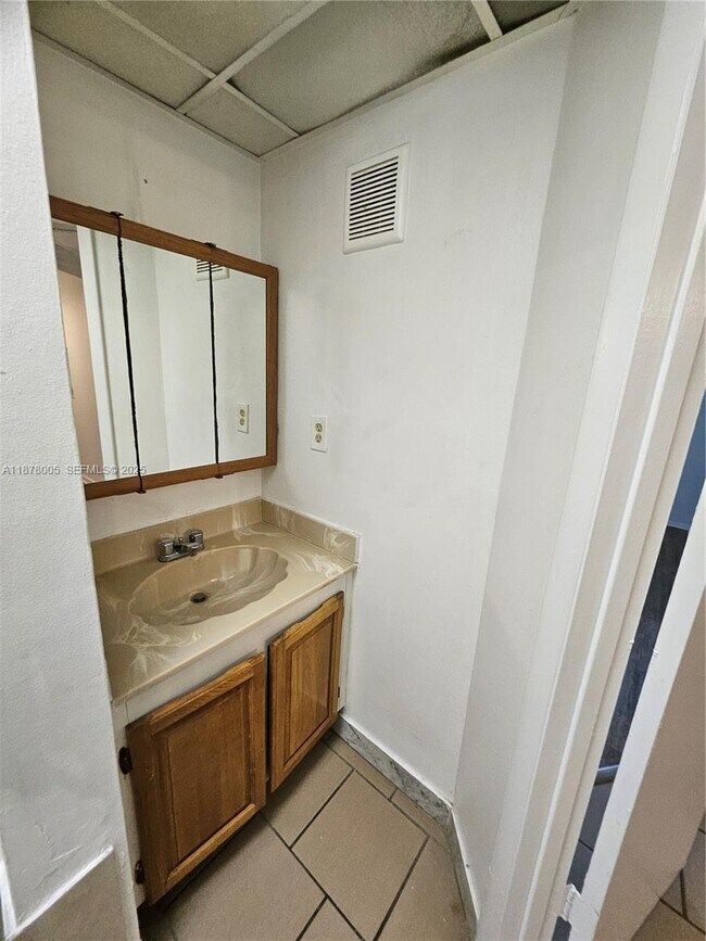 Building Photo - 7820 S Colony Cir