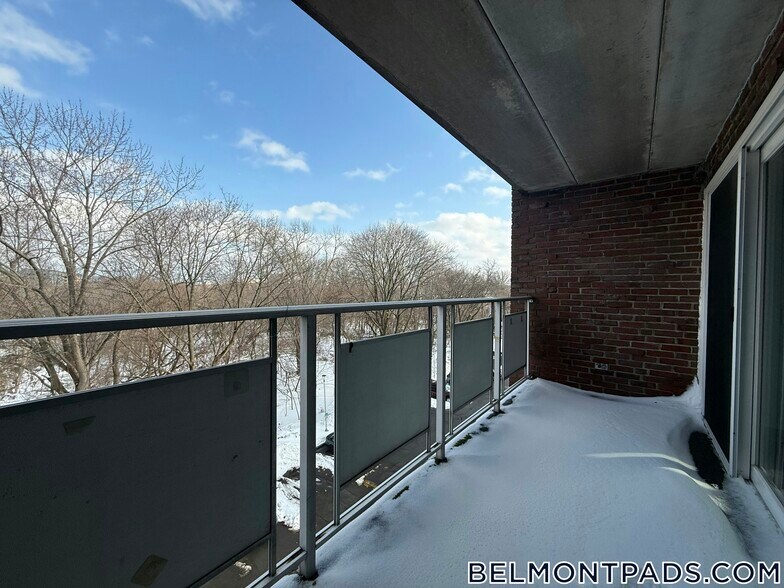 Building Photo - 55 Hill Rd