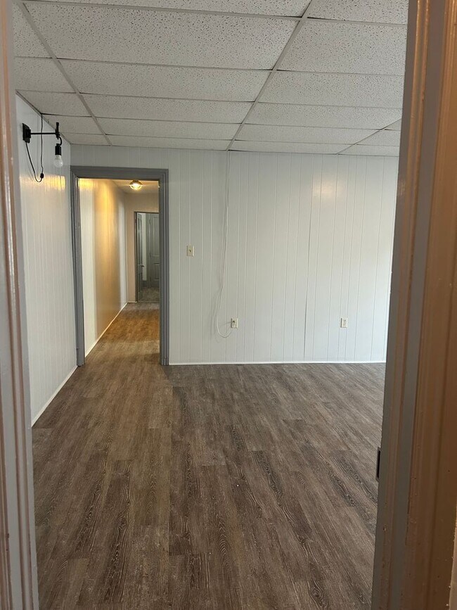 Building Photo - 27 W Seminary St