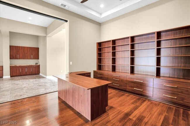 Building Photo - 32 Hunting Horn Dr