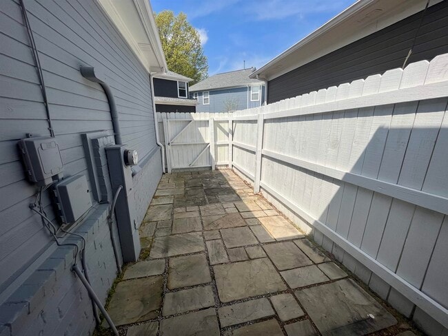 Building Photo - 1275 Isle Bay Dr
