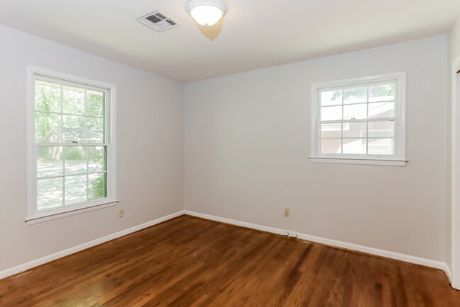 Building Photo - 908 Green Forest Dr