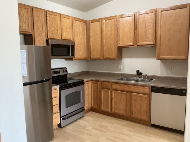 Kitchen with stainless steel appliances - 3844 W 4th St