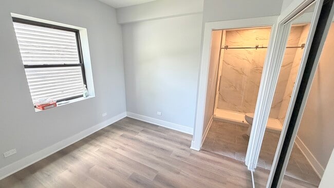 Building Photo - 4830 W Belle Plaine Ave