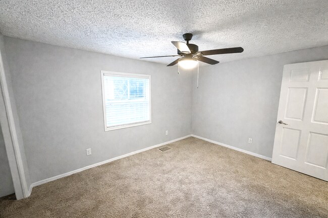 Building Photo - 2015 W Wilkins St