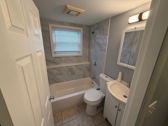 Building Photo - 2 Gladeside Ter