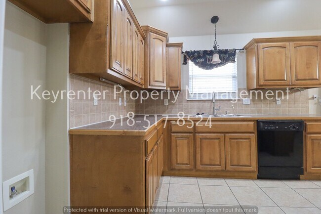 Building Photo - 3 Bed | 2 Bath in Collinsville!