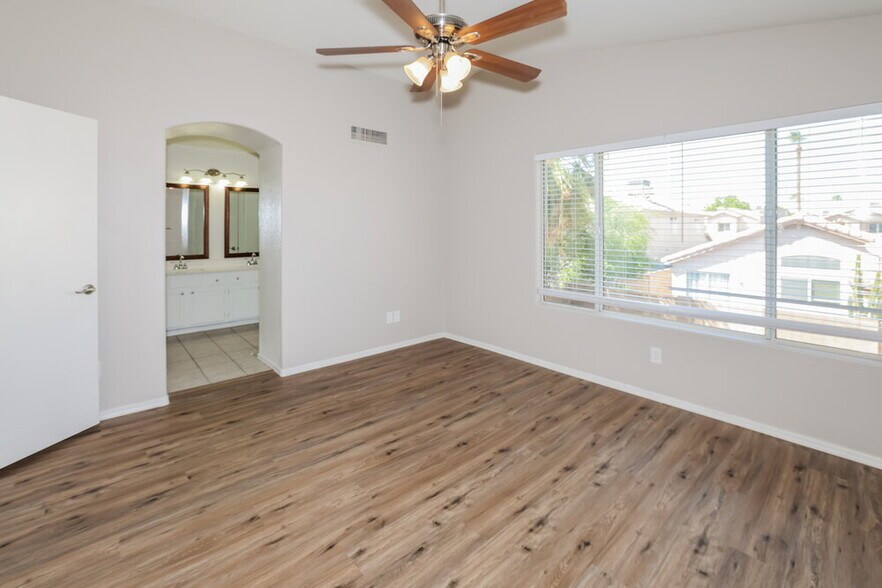 Building Photo - 4124 E Anderson Dr