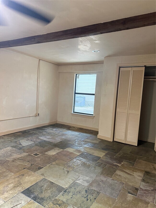 Building Photo - 239 1/2 Westheimer Rd