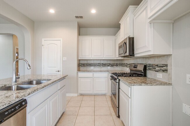 Building Photo - Perfectly located.  3 Bedroom, 2 Bath Home in Twin Mills- Eagle Mountain Saginaw ISD- 76179