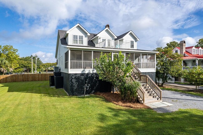 Building Photo - Sullivan's Island Charmer-Fully Furnished