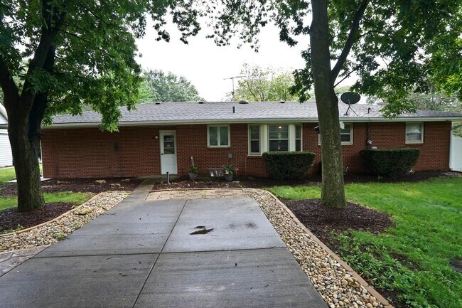 Building Photo - 4576 Pepper Dr