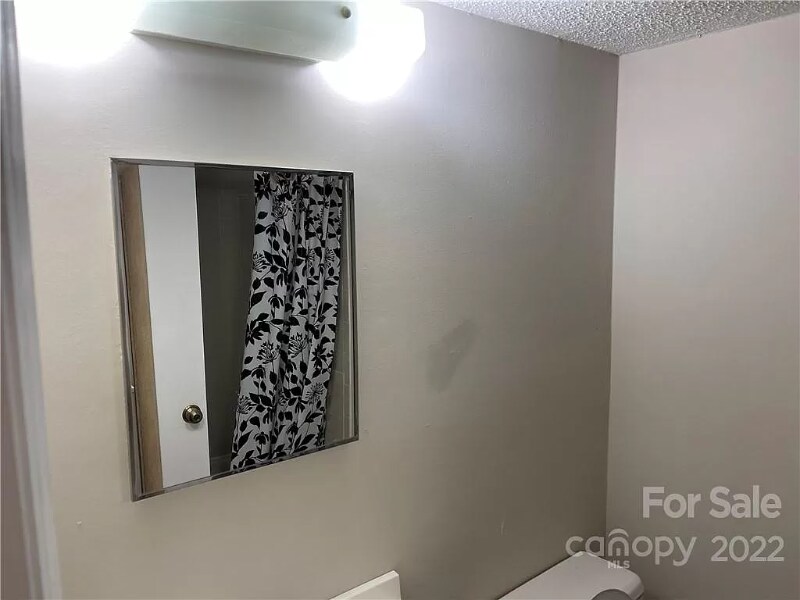 Building Photo - 9520 Shannon Green Dr