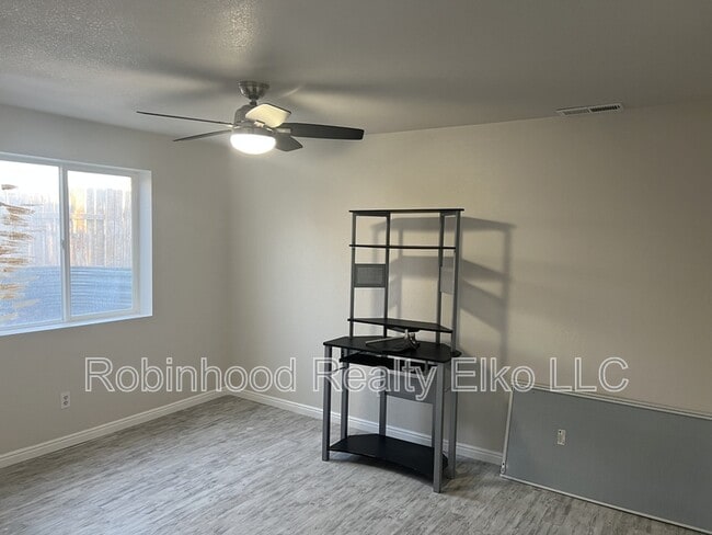 Building Photo - 1515 Glenmoor Dr