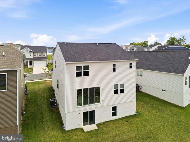 Building Photo - 102 Curtain Fall Dr