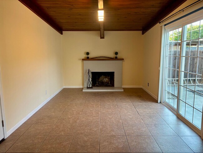 Building Photo - 297 Juniper St