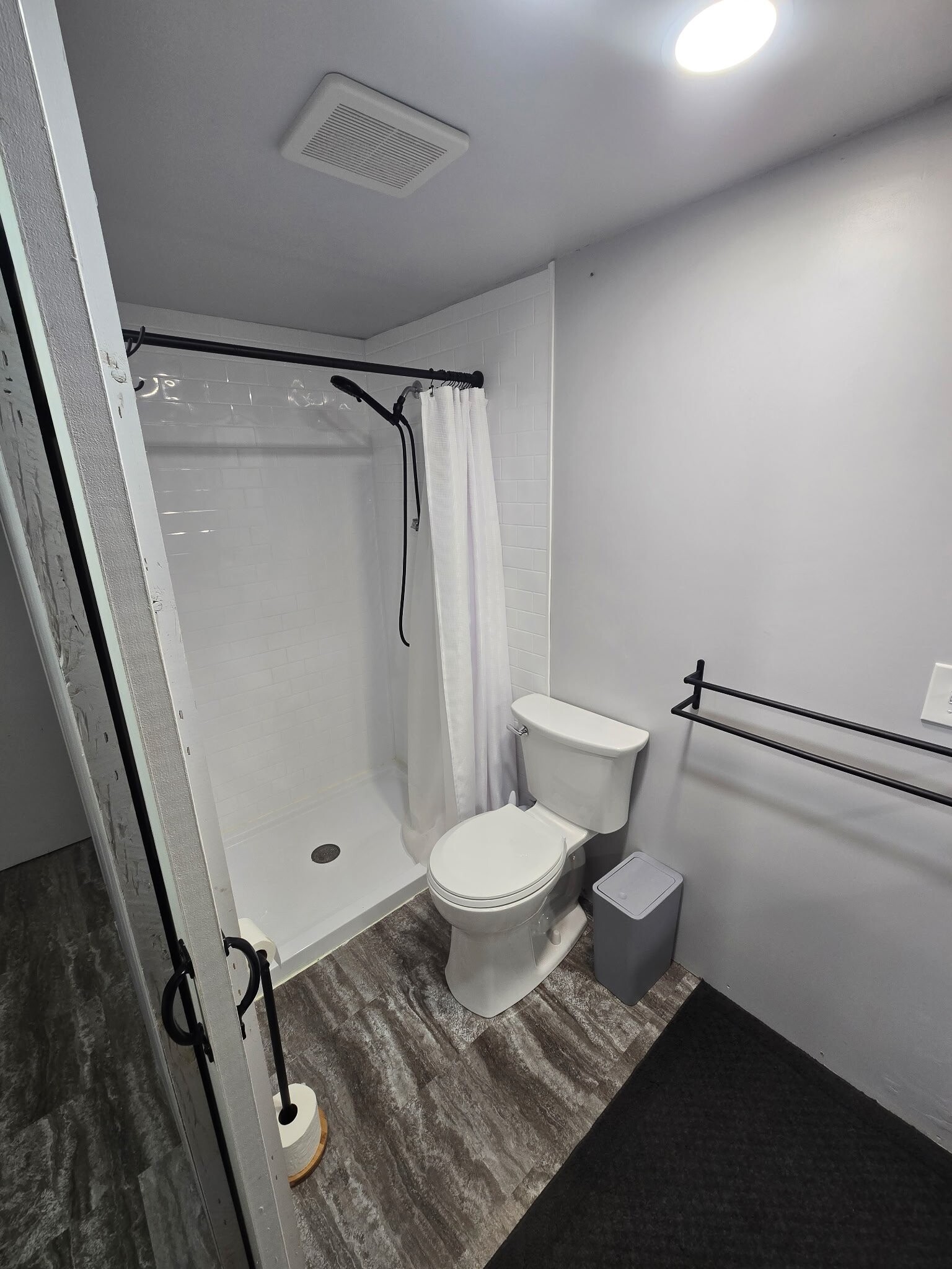 Building Photo - 6455 Almont Dr