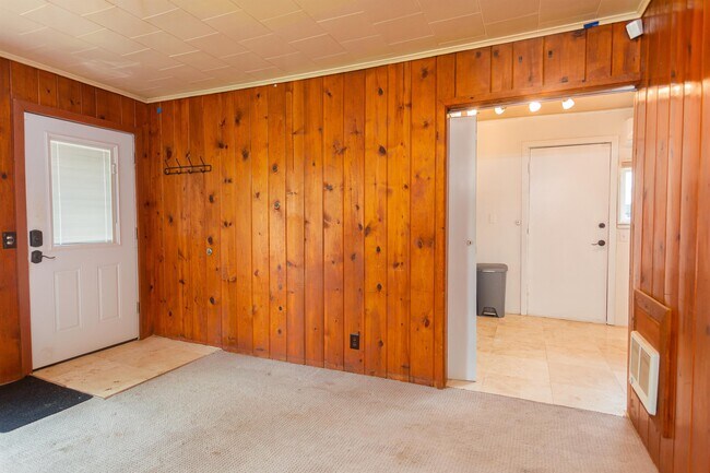 Building Photo - 1949 NE Barnett St