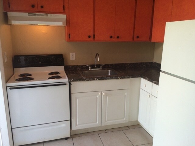 Building Photo - 2871 NW 12th Ct