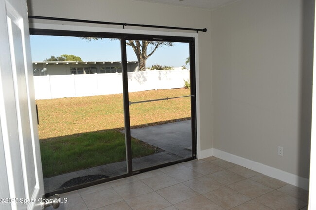 Building Photo - 1657 Norwood St NE