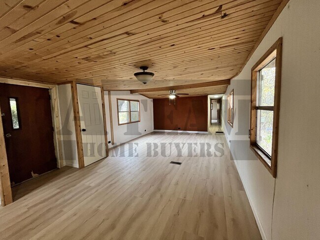 Building Photo - Charming 2-bedroom, 1-bathroom home!