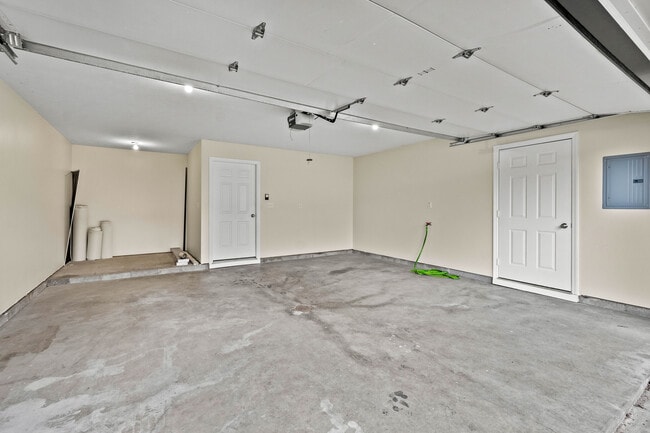 Building Photo - 72 Nicholas Dr