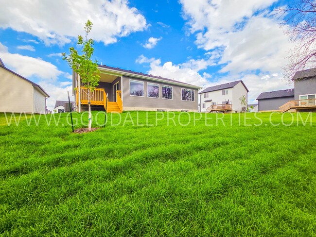 Building Photo - Enjoy new construction living in a prime Norwalk location!