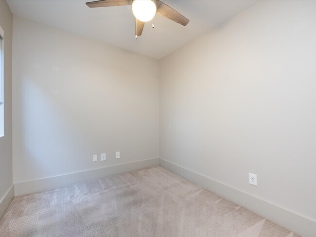 Building Photo - 237 Domain Way