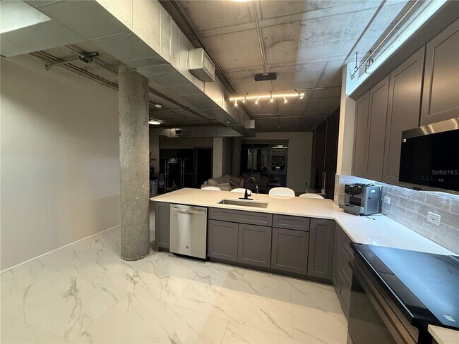 Building Photo - 10 N Summerlin Ave