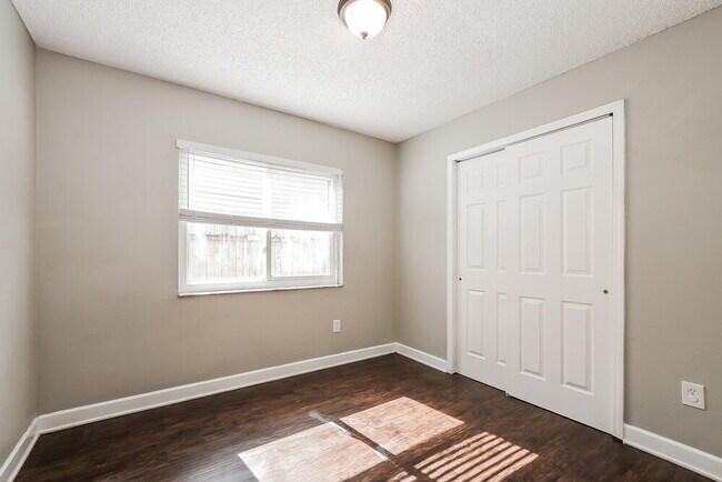 Building Photo - 1009 Black Willow Dr