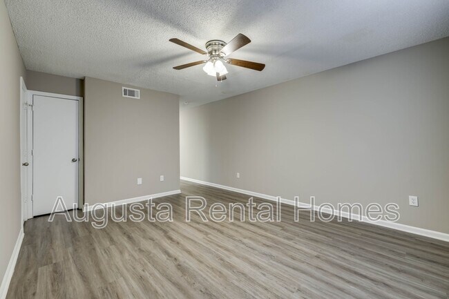 Building Photo - 146 Chalet N Blvd