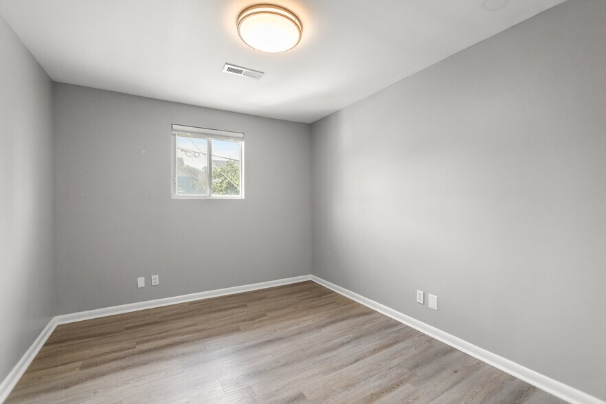 Building Photo - 3400 Clifton Ave