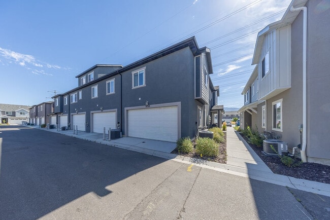 Building Photo - 3758 S 3300 W