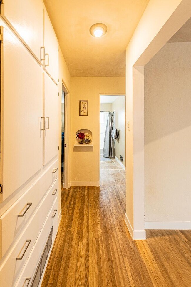 Building Photo - 444 Sierra Dr SE