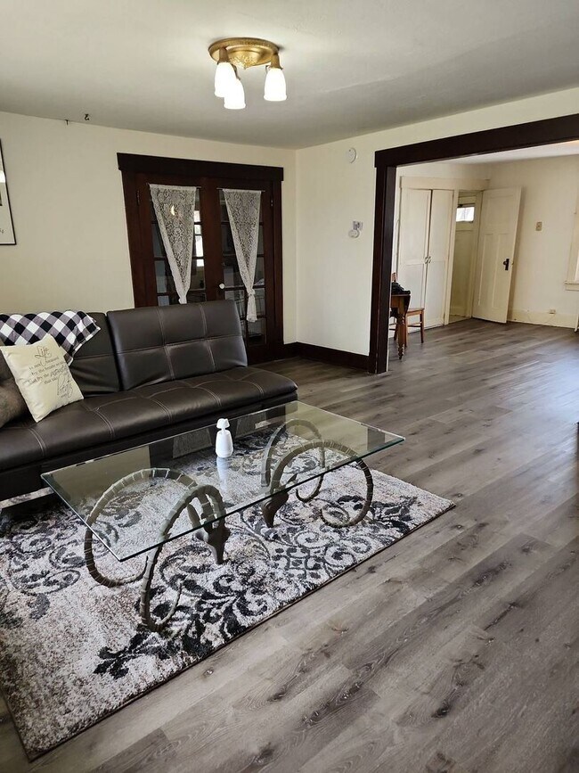 Building Photo - Johnston Triplex
