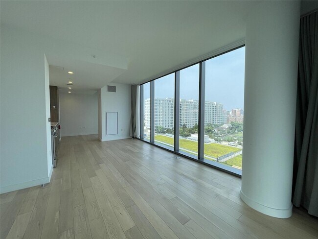 Building Photo - 13101 40th Rd