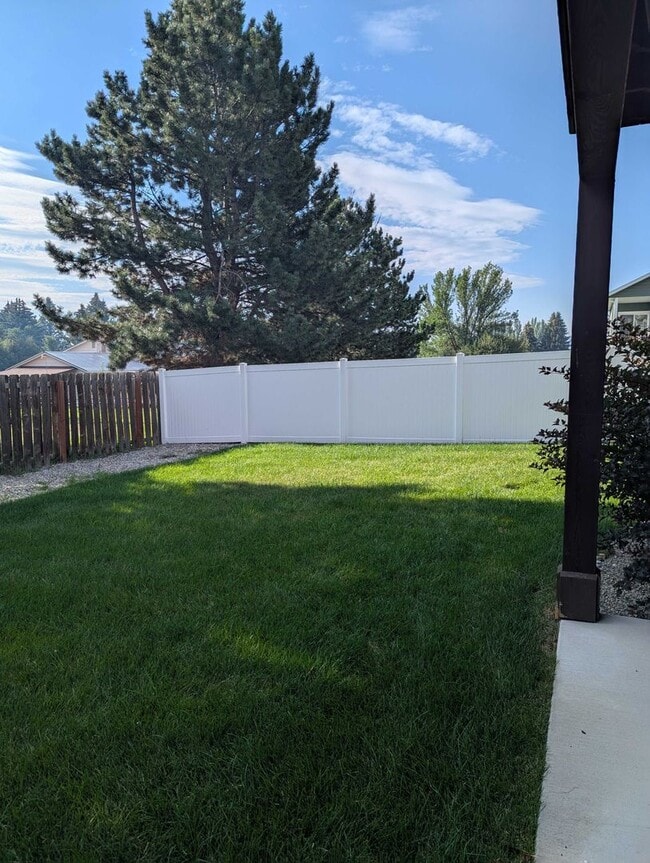 Building Photo - 247 Northland Dr