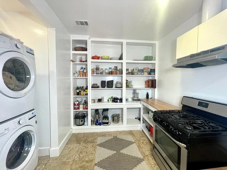 Kitchen includes stainless appliances, in-unit washer and dryer, and generous storage space. - 6000 Carlton Way