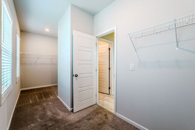 Building Photo - 1670 Branthaven Ln