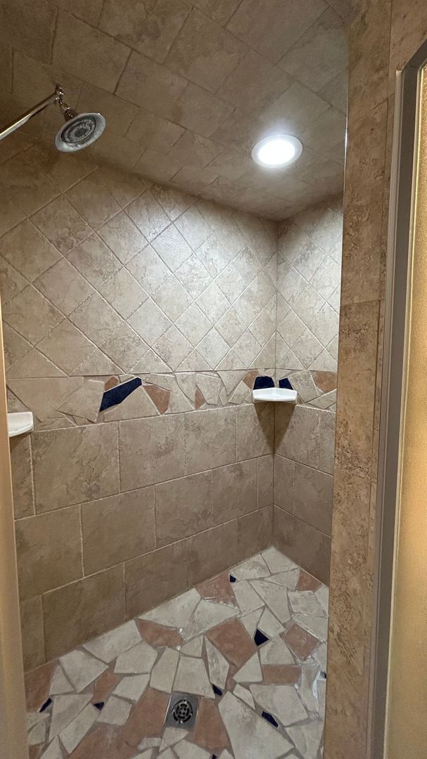 Building Photo - Large Family Home in Country Club North