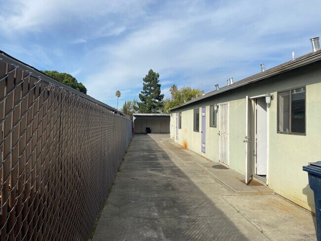 Building Photo - 314 Lawton St