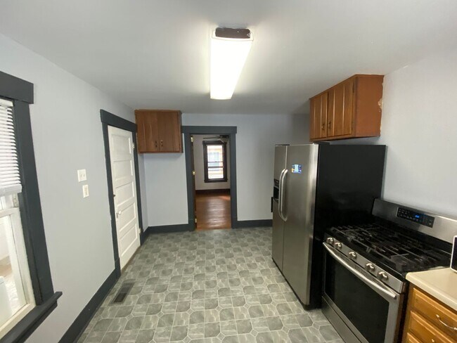 Building Photo - 1427 S Washington St