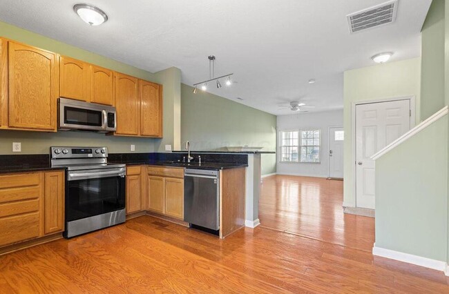 Building Photo - 408 Fuller's Cir