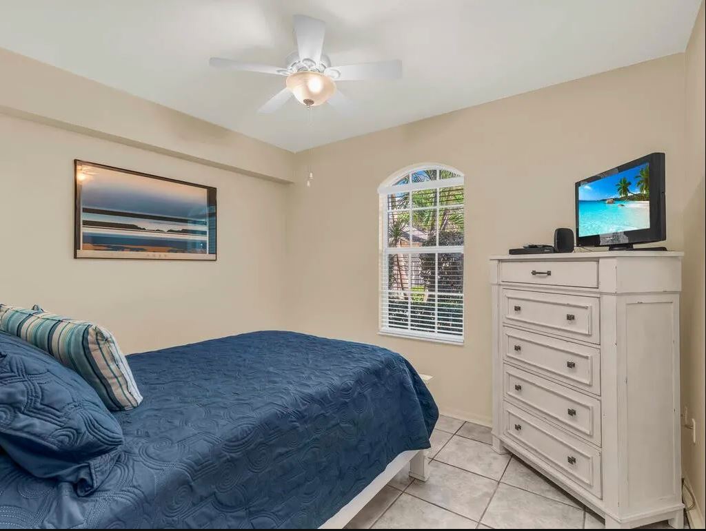 Building Photo - 338 Newport Dr