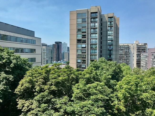 Building Photo - Iconic First Hill Condo