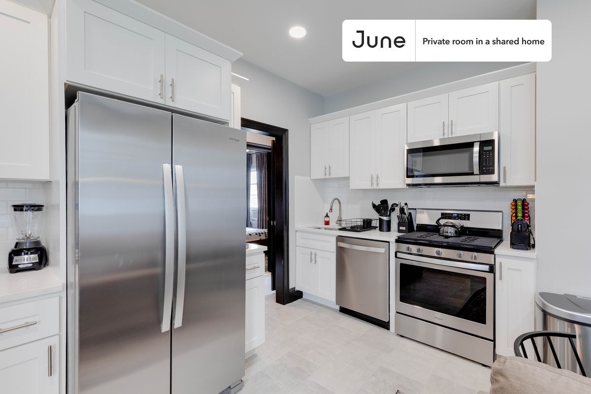 Building Photo - Room in Shared 4 bed/1.5 bath home in South Boston